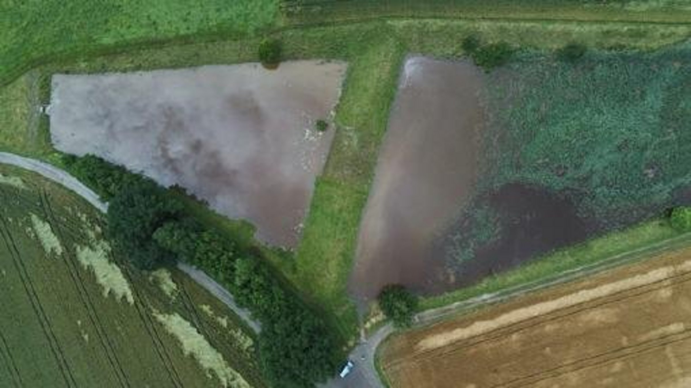 Hochwasserrückhaltebecken von oben
