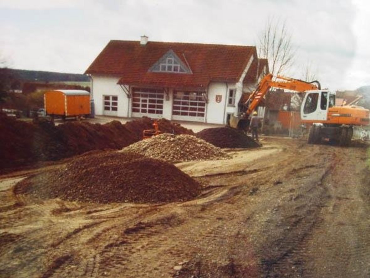 Der Schleifweg wurde auf einer Länge von über 30m in nördlicher Richtung und einer Breite von 6m (zuzügl. eines nicht befestigten seitlichen Grünstreifens von 1,5m) ausgebaut.